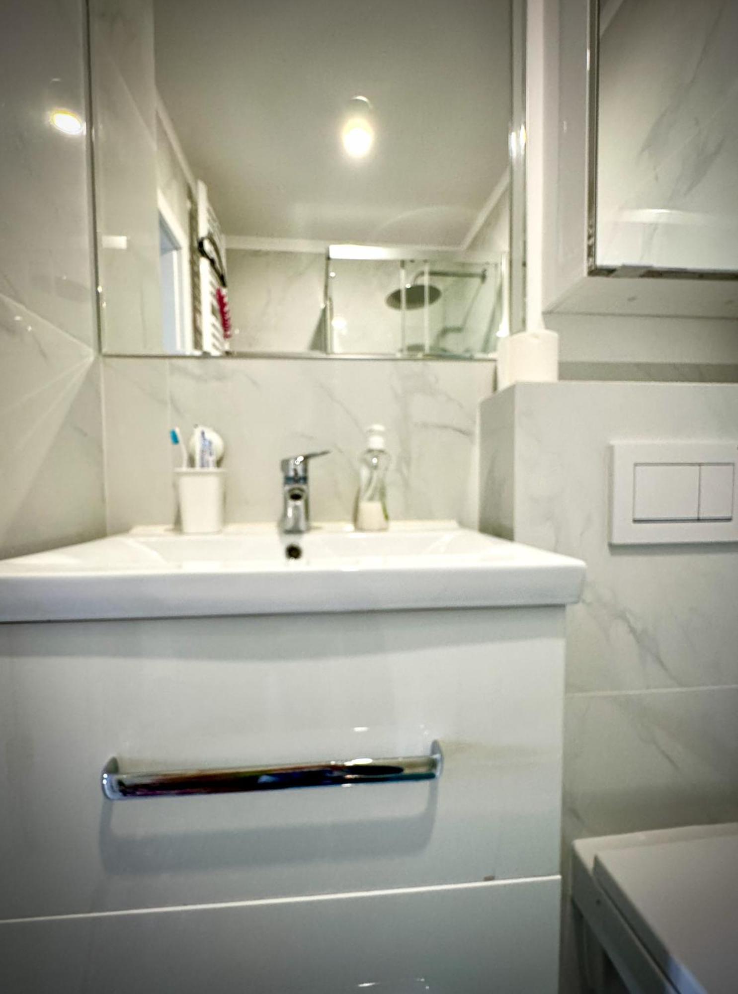 Apartament 43m2 Saski- Blisko Starowki I Dworca Centralnego- Elektoralna 19a